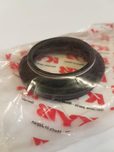 KYB Dust Seal